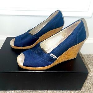 Toms Shoe Wedge size 6.5 blue